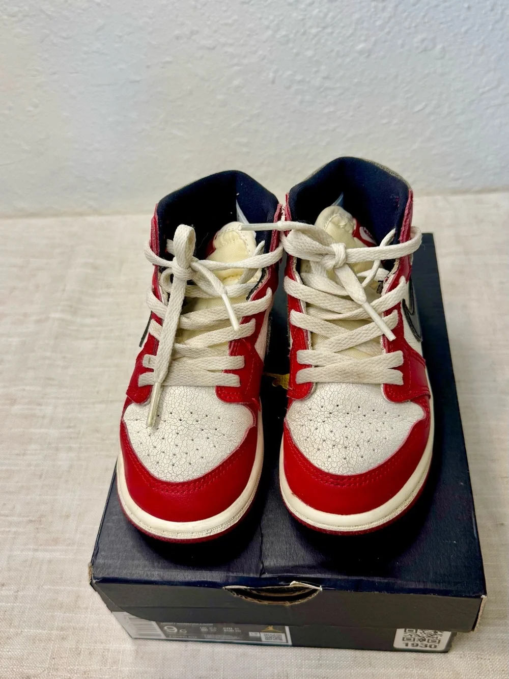 Nike Jordan 1 High OG Lost and Found Chicago Red and White Sneakers 9C EUC